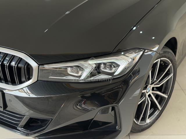 ONLY 6K KM LIKE NEW 2025 Bmw 320I M SPORT 2.0 LCI2 - 4