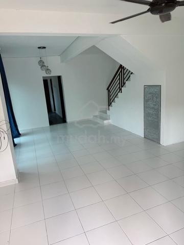 2.5 Storey Terrace House  Taman Scientex 4bed 3bath 2