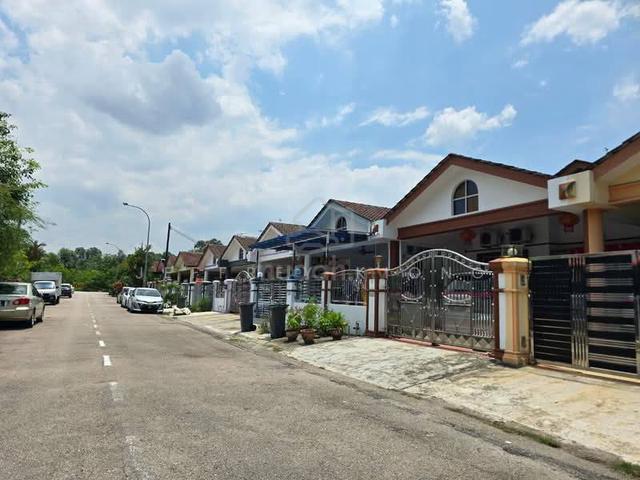 Nusa Bestari 2 / single storey house / corner / big land 1