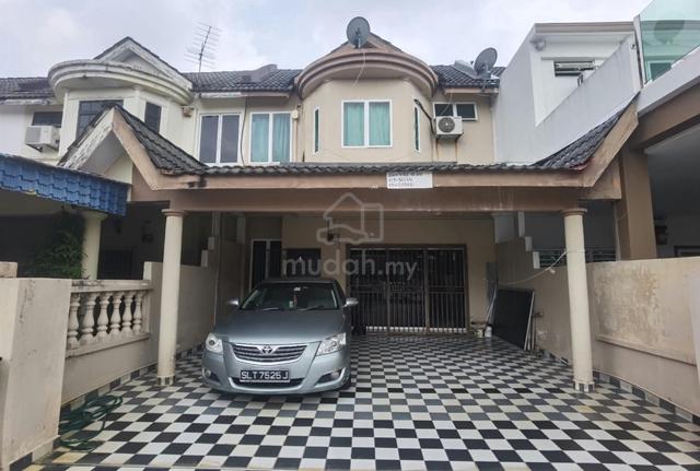 Spacious 2-Storey Terrace House – Walking Distance to East Coast Mall, 1