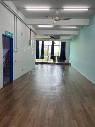 [2nd Floor] 1650sf 3 sty shop Bandar Saujana Putra Jenjarom for RENT 1