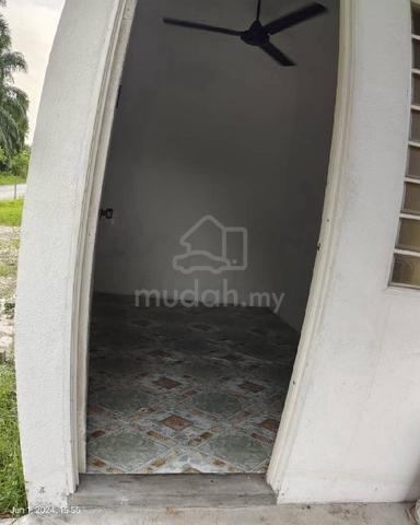 Bilik Untuk Disewa di Meru 1
