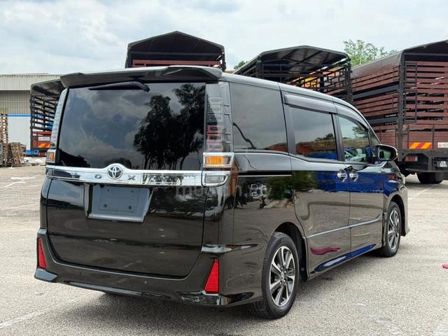 2021 Toyota VOXY 2.0 ZS KIRAMEKI III 7STR 2PD 42K - 2