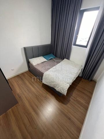 M Vertica Big Middle Room For Rent-Mixed Gender Only 1