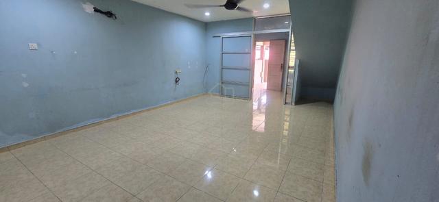 With Autogate- Seri Setali 2Storey Low-cost Clean House. 1
