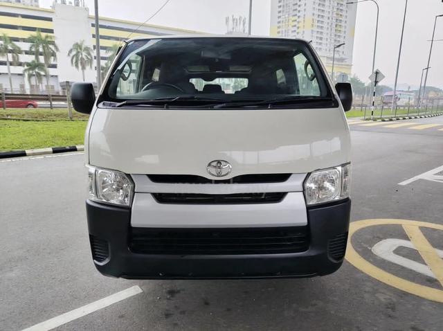 2018 Toyota Hiace 2.5 (M) Window Van 14 Seat - 2