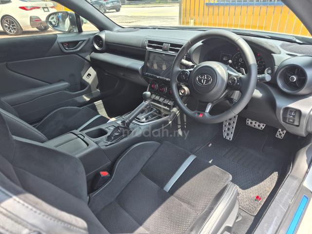 2022 Toyota GR86 2.4 RZ (A) , BLACK INTERIOR - 3