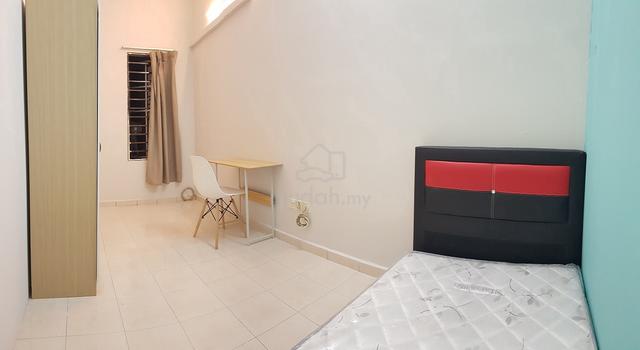 Partially Furnished Selangor Bandar Botanic Room For Rent 1