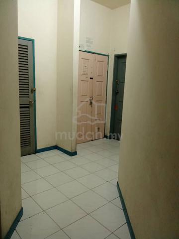 Api-Api Apartment 1