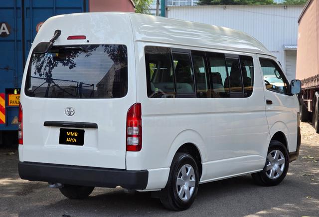 Toyota Hiace KDH200 2.7 Petrol (M) Window Van - 2