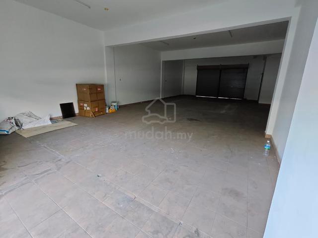 Office Lot for rent (bare unit) in Plaza Kingfisher 1