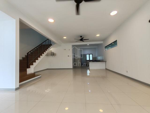 2 Storey Terrace Endlot 24x70 with 2Ac,Kit Cab (Behind SMK Setia Alam) 1