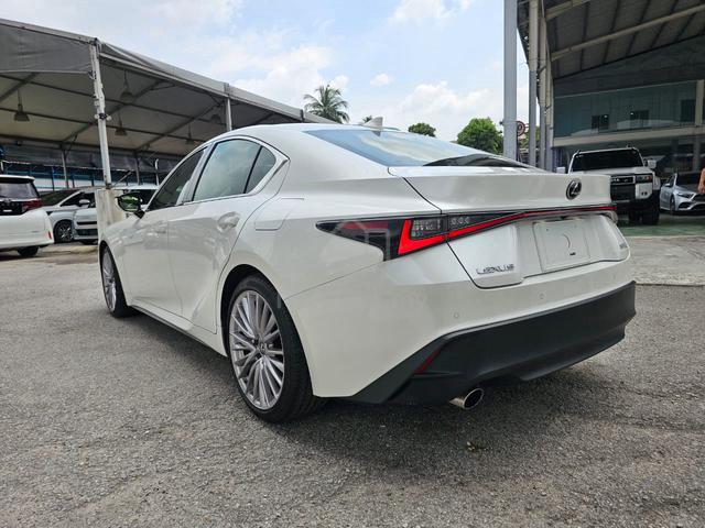2021 Lexus IS300 2.0 SR 4Cam PCS LDA BSM JP Unreg - 2