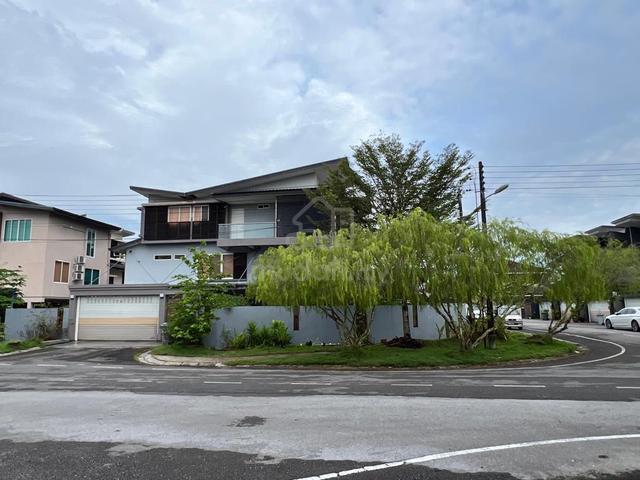 Helston Residences Stutong Two and Half Storey Semi D House for Sale 1
