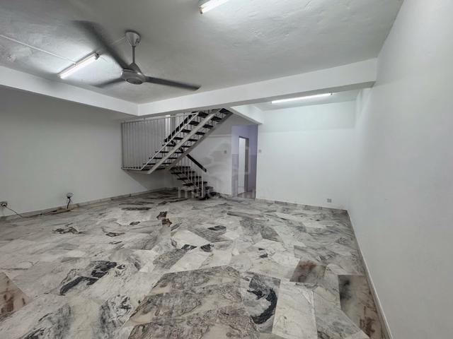 Taman pinggiran sri Gombak double storey newly paint 1