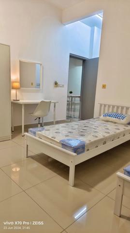 Sharing Master Room To Rent The Wharf Residence (Female Only) 1