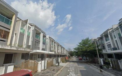 For sale - 3 storey terrace house at Kampar Putra 1