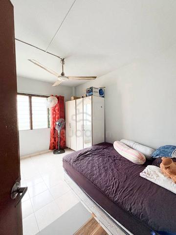 Flat Dato Ahmad Razali 1