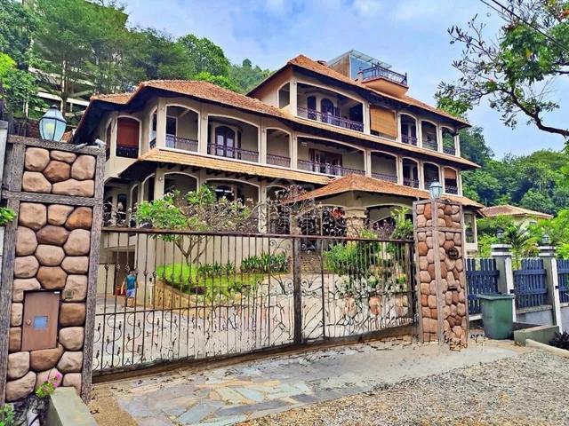 [SAVE UP 2.4MIL] 3 Storey Bungalow, Lebuh Bukit Jambul, Nice Renovated 1
