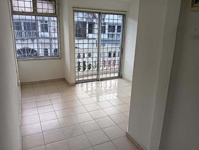 Jalan Sri Perkasa, Tampoi, Three Storey Terrace House For Rent ‼️ 1