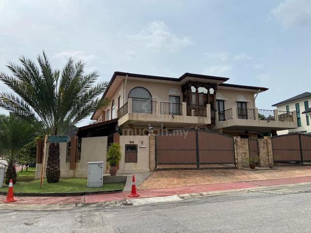 Exclusive Bungalow in D'Kayangan Seksyen 13 Shah Alam, Gated Guarded 1