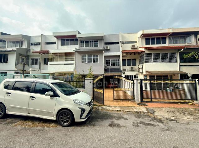 FACING OPEN 2.5 Storey Terrace Seksyen 17, Petaling Jaya 1