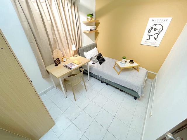 FULLY FURNISHED😱 PREMIUM QUEEN ROOM! Work From Home💻 1