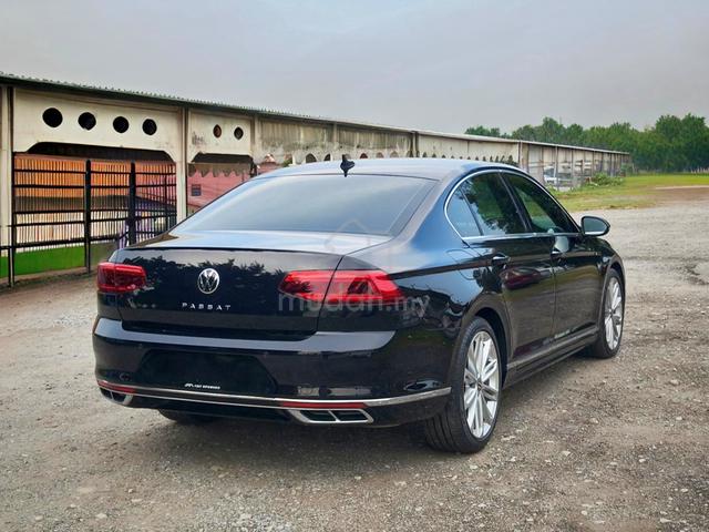 2022 Volkswagen PASSAT 2.0 R-LINE (A) - 5