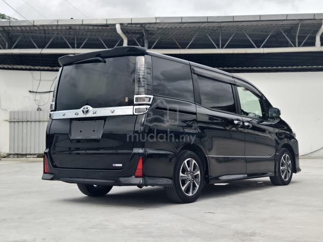 ZSkirameki ALPINE, REAR TV l 2022 Toyota VOXY 2.0 - 2