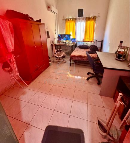Master Bedroom @ Melawis Apartment | Taman Universiti | Near UTM 1