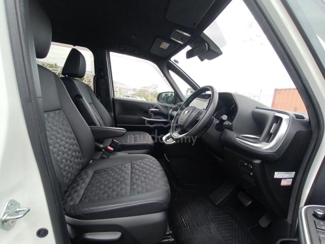 TOYOTA VOXY SZ LATEST 2.0 (7 SEATERs) UNREGISTERED - 5