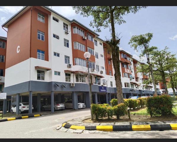 Sri Putra Apartment 1
