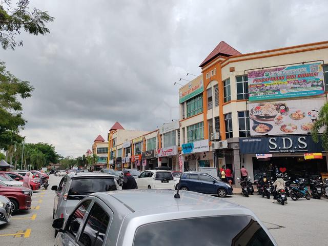 Hot Bangi Seksyen 7 shop near school, jpj, mydin, family mart, zus 5