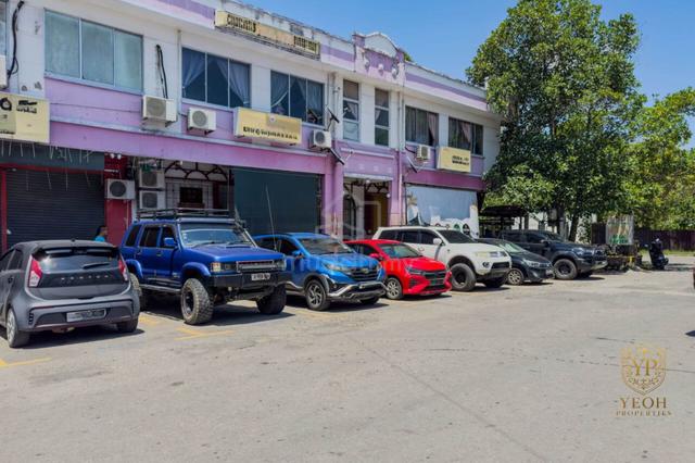 2 Storey Corner Shop Office In Country Heights Plaza 1