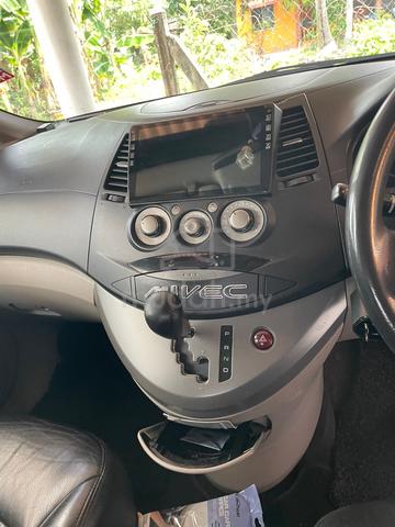 2009 Mitsubishi GRANDIS 2.4 FACELIFT (A) - 4