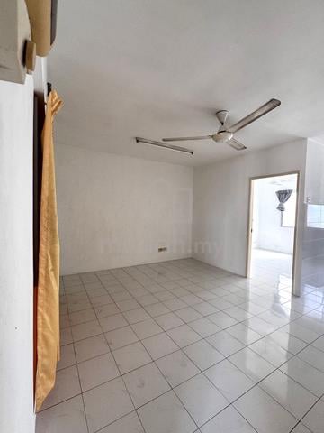 Sri Ivory (Sri Ivori) Apartment 1