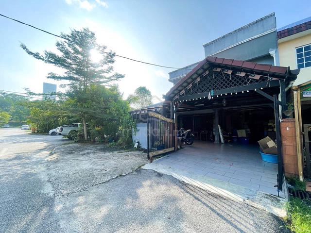 Corner Lot Jalan Limau Seksyen 4 Shah Alam, 2 Storey Terrace RENOVATED 1