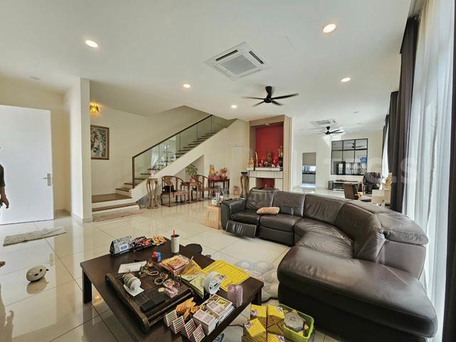 Bukit Rimau Villa 22 Semi D 50*100sqft Extended for sale 1