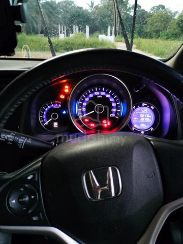 2014 Honda JAZZ 1.5 V (A) - 5