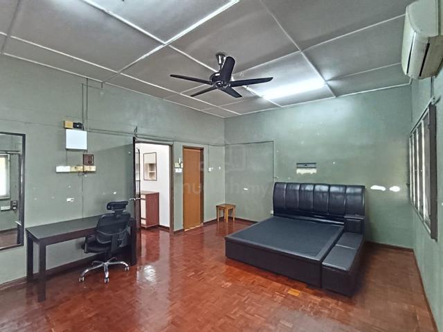 Room For Rent In Teluk Pulai Landed House 1