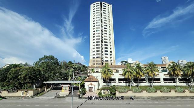 Aloha Towers 1