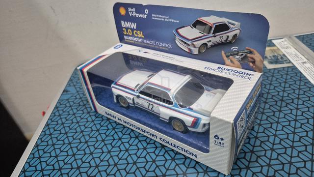 Shell BMW 3.0 CSL Bluetooth RC Car (1:41 Scale) - photo 3 of 4