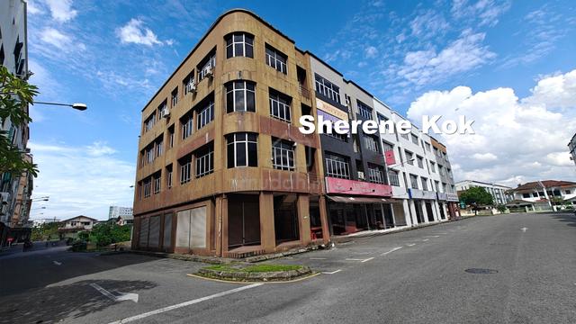 C0002 4 Storey Shop Corner Jalan Keretapi / Tun Ahmad Zaidi Adruce 1