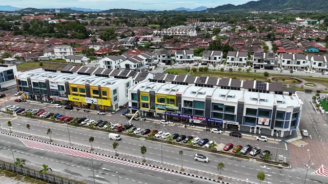 Taman intan Amanparc 3 story shoplot for rent 1