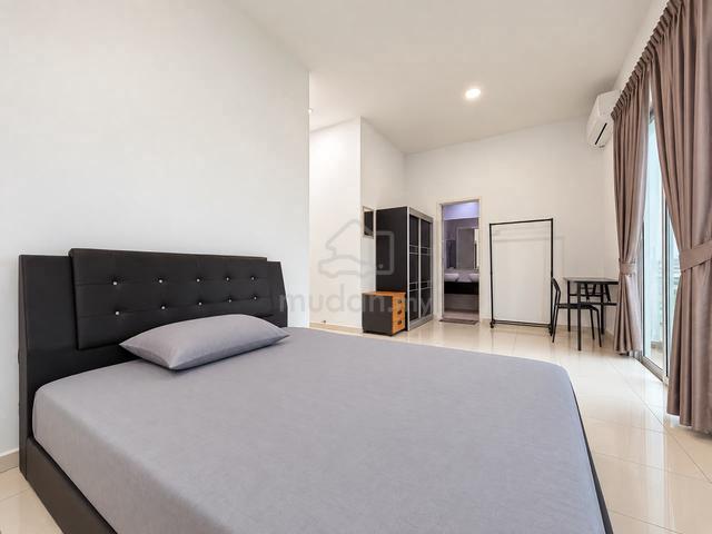 Master Room with balcony @ Fiera Vista @ One Residence (Near GBS) 1