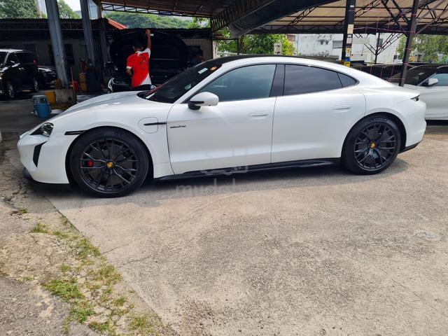 2023 PORSCHE TAYCAN GTS SEDAN Sunroof Chrono Bose - 2