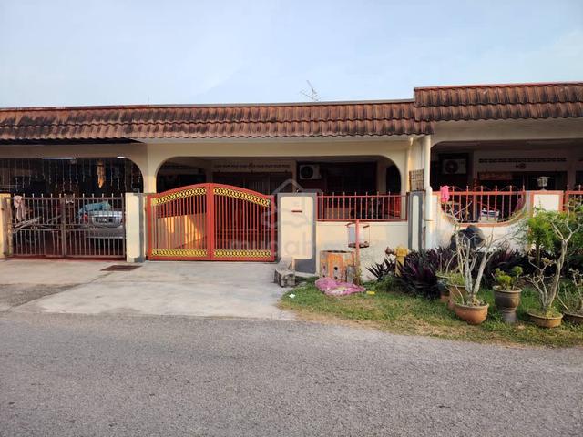 Rumah Teres Setingkat 3 Bilik untuk Disewa Pekan Telok Panglima Garang 1