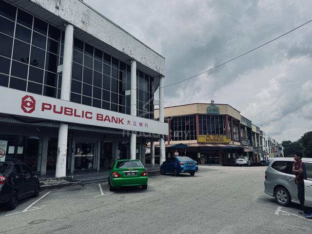 Desa Cemerlang 3 storey shop main road next to Bank Hong leong bank 1