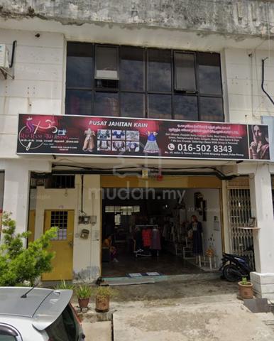 Room for rent at Taman Merak 1