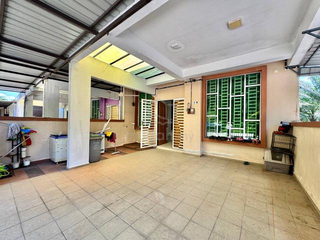 Rumah untuk dijual @ Parit Samijan, Parit Raja. 1